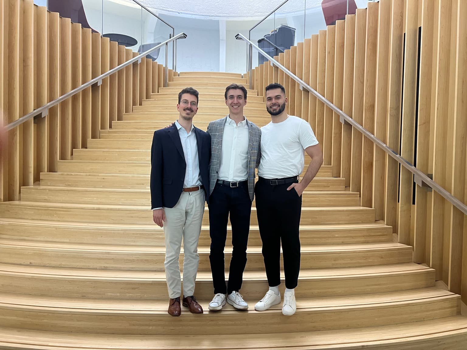 Les trois fondateurs dans l'escalier de bois du Centech